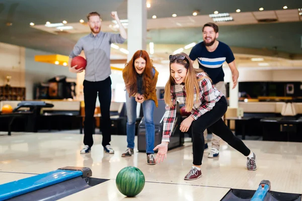 Friends enjoying bowling at club — Stock Photo, Image