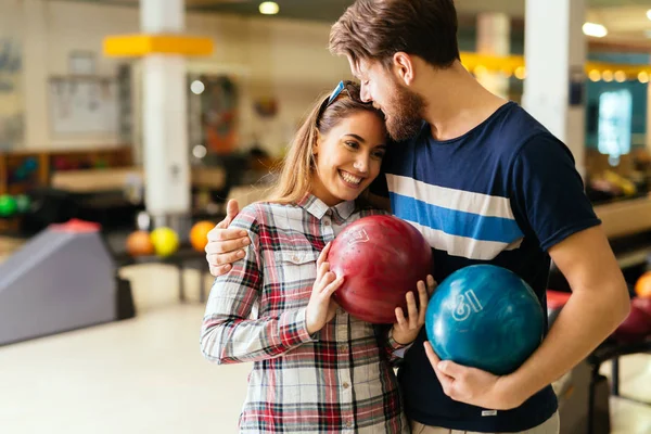 Gyönyörű Pár Szerelem Társkereső Bowling — Stock Fotó