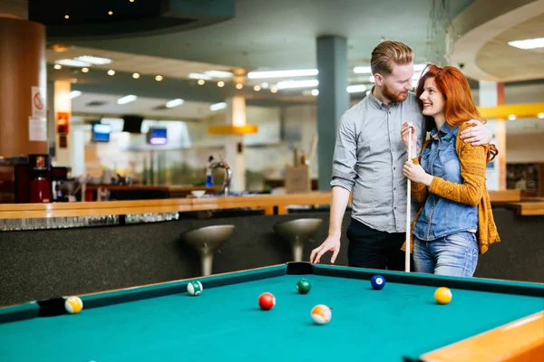 Happy Couple Playing Snooker Billiards Club — Stock Photo, Image