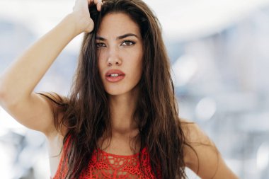 portre çekici esmer