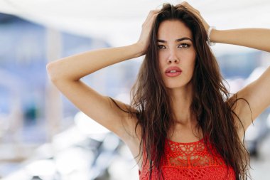 portre çekici esmer