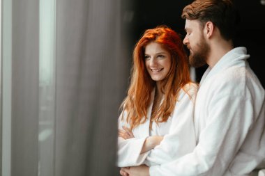 Güzel çift enhoying sağlık hafta sonu bir lüks tatil