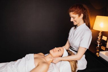 Ve gençleştirici masaj zevk güzel genç kadın