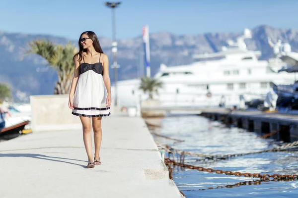 Mooie Vrouw Marina Poseren Wandelen — Stockfoto