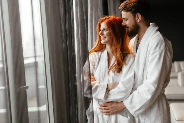 Schönes Paar Beim Wellness Wochenende Einem Luxuriösen Resort — Stockfoto