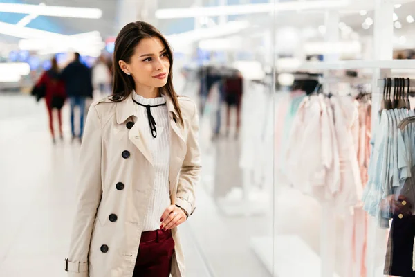 Beautiful Woman Shopping Trendy Clothes — Stock Photo, Image