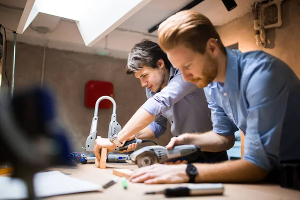 Två Designers Arbetar Med Ett Projekt Workshop Med Gemensam Ansträngning — Stockfoto