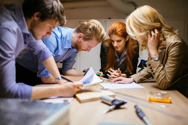 Team Che Lavorano Insieme Progetto Condividono Idee Workshop — Foto Stock