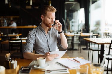 Bir mola sırasında çalışma işadamı kaybedecek zamanımız yok