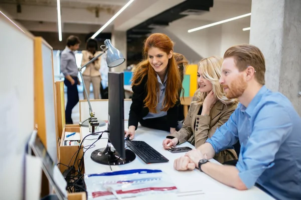 Office bir takım gibi bir sorun çözme konusunda danışmanlık iş arkadaşları