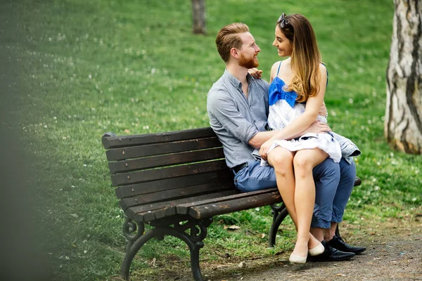 Romantic Couple Park Sitting Bench — Stock Photo, Image