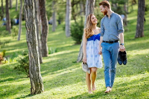 Beautiful Couple Park Taking Walk Barefoot — Stock Photo, Image