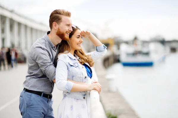 Pareja Pasar Tiempo Juntos Aire Libre Vinculación —  Fotos de Stock