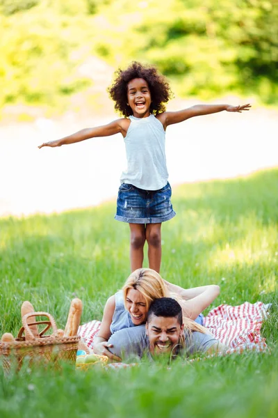 Gelukkige Familie Plezier Tijd Samen Picknick — Stockfoto