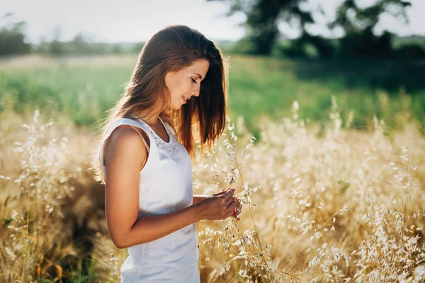 Young Beautiful Happy Woman Spending Time Nature — Stock Photo, Image