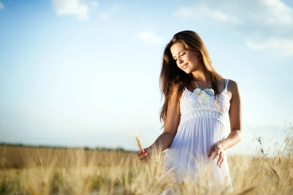 Jong Mooi Gelukkig Vrouw Besteden Tijd Natuur — Stockfoto