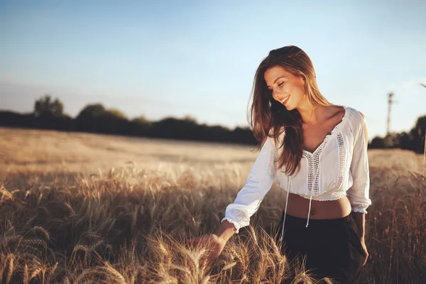 Young Beautiful Happy Woman Spending Time Nature — Stock Photo, Image