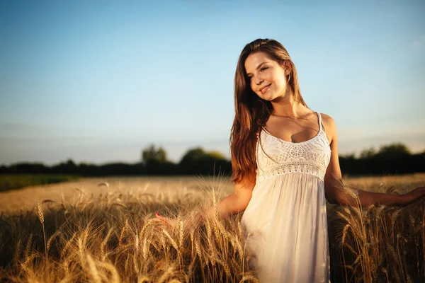 Young Beautiful Happy Woman Spending Time Nature — Stock Photo, Image