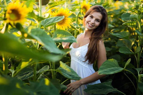 Young Beautiful Happy Woman Spending Time Nature — Stock Photo, Image