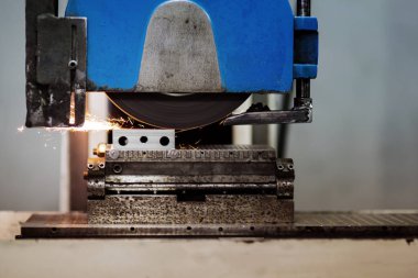 İşlemi sırasında gösterilen parıldıyor ile fabrika olarak metal yüzey parlatma