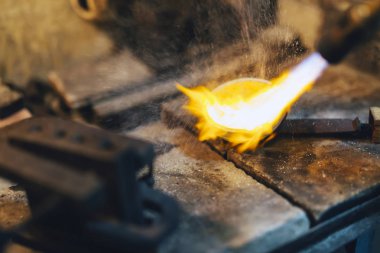 Sıvı devlet metal erime Goldsmith