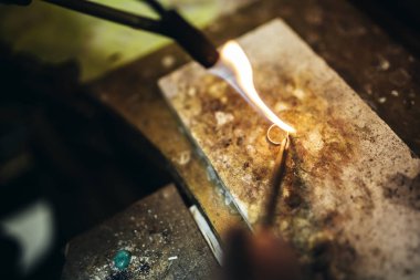 Bir yüzük geleneksel şekilde oluşturulması