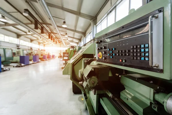 Εργοστάσιο Κατασκευής Μεταλλικών Εξαρτημάτων Εξοπλισμένες Μηχανές Cnc — Φωτογραφία Αρχείου