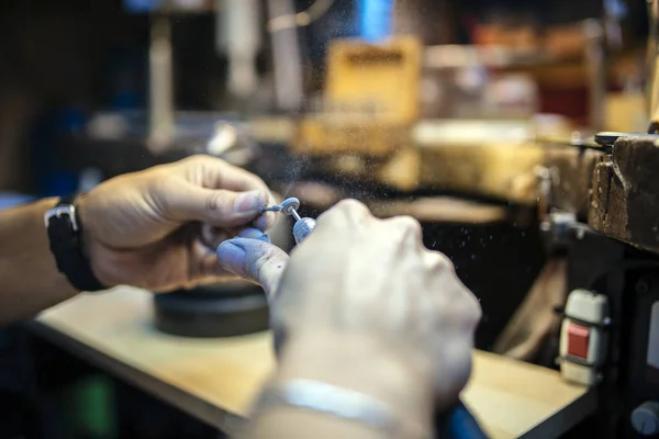 Staubpartikel Einatmen Die Während Der Arbeit Herumfliegen Kann Gefährlich Sein — Stockfoto