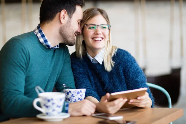 Unga Attraktiva Par Dag Tillsammans Kafé — Stockfoto