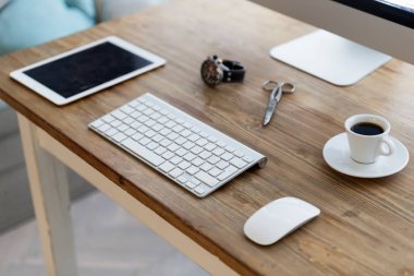 Modern ofis büro elektronik cihazlar ile resmi