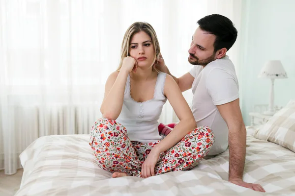 Junges Paar Mit Streit Und Sexuellen Problemen Bett — Stockfoto