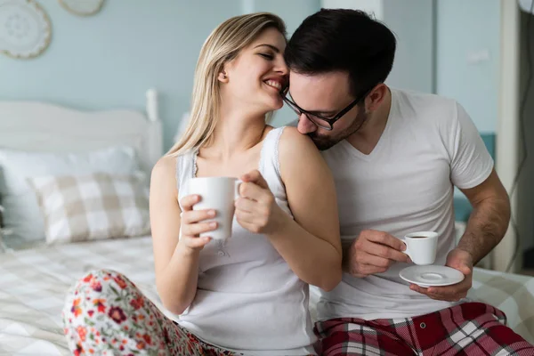 Romantisches Junges Paar Hat Spaß Schlafzimmer Zusammen — Stockfoto
