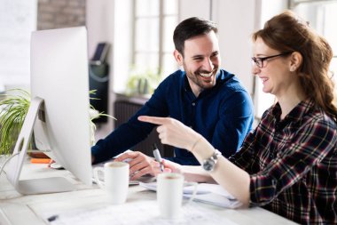 Office birlikte proje üzerinde çalışmaya Genç Mimarlar