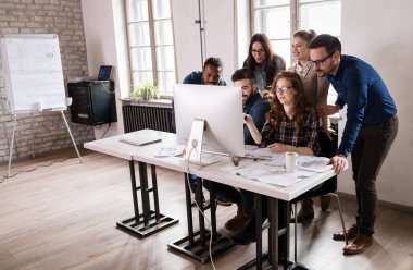 Office birlikte proje üzerinde çalışmaya Genç Mimarlar