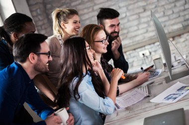 Office birlikte proje üzerinde çalışmaya Genç Mimarlar