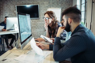 Office birlikte proje üzerinde çalışmaya Genç Mimarlar