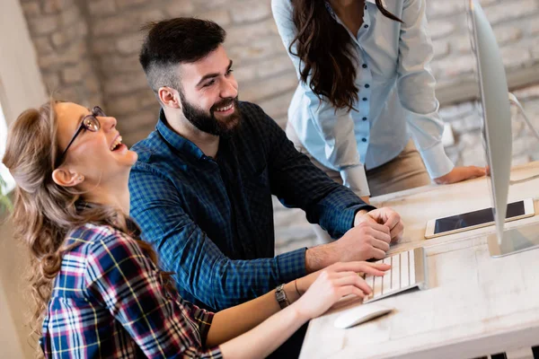 Office birlikte proje üzerinde çalışmaya Genç Mimarlar