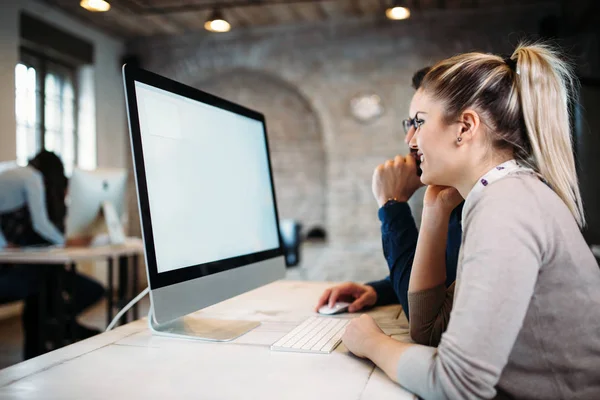 Office birlikte proje üzerinde çalışmaya Genç Mimarlar