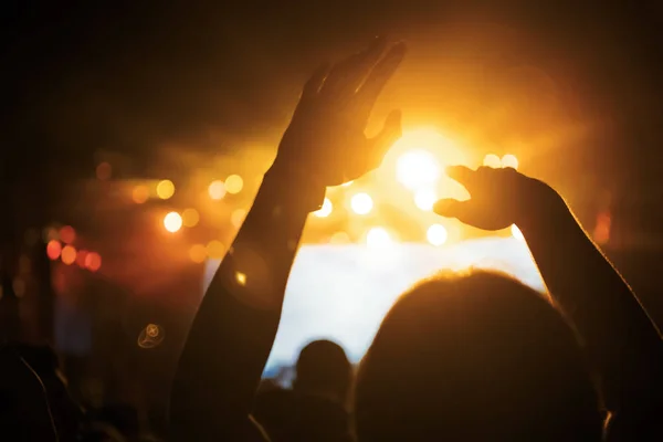 Foto Gente Bailando Festival Música — Foto de Stock