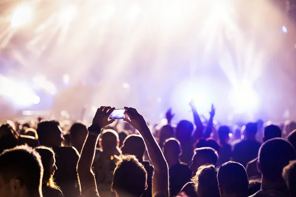 Bild Einer Tanzenden Menge Bei Musikfestival — Stockfoto