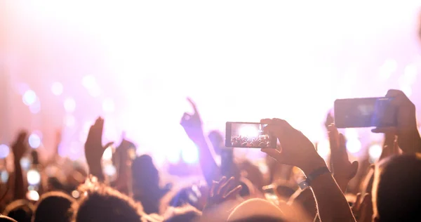 Fan Fotografiert Konzert Beim Festival — Stockfoto