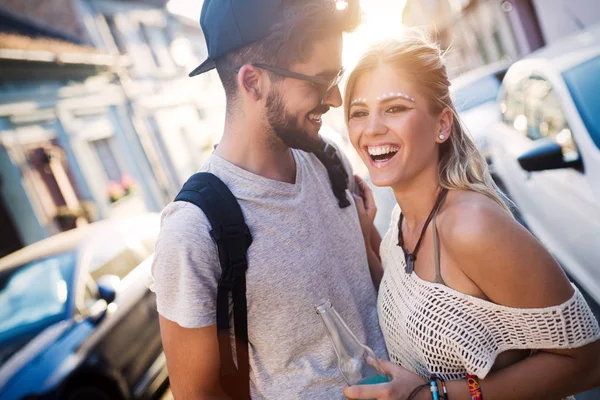 Groep Jonge Stedelijke Vrienden Samen Plezier — Stockfoto