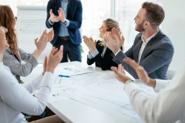 Başarılı şirket hedefleri kararlı personel ile