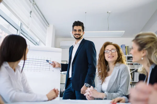 Commercialisti Che Lavorano Insieme Ufficio Moderno — Foto Stock