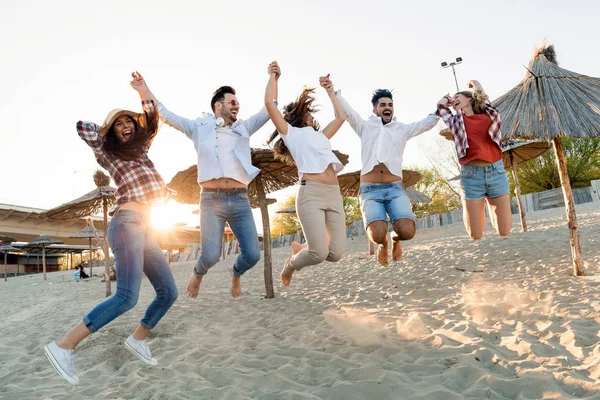 Group Happy Friends Partying Beach Having Fun — Stock Photo, Image