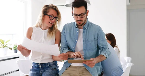 Gruppo Architetti Uomini Affari Che Lavorano Insieme Fanno Brainstorming — Foto Stock