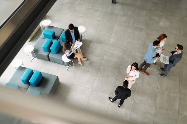 Professionelle Geschäftspartner Arbeiten Zusammen Und Diskutieren Projektpläne — Stockfoto