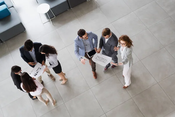 Profesionales Colegas Negocios Colaborando Discutiendo Planes Proyecto — Foto de Stock