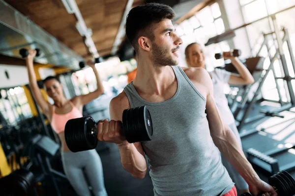 Determinado Entrenamiento Masculino Pesas Levantamiento Gimnasios — Foto de Stock