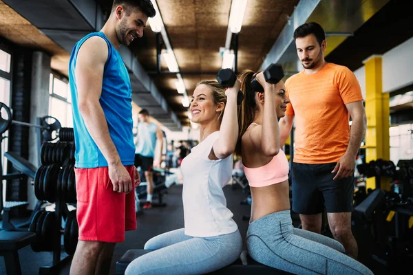 Exercício Centro Fitness Com Supervisão Treinador — Fotografia de Stock